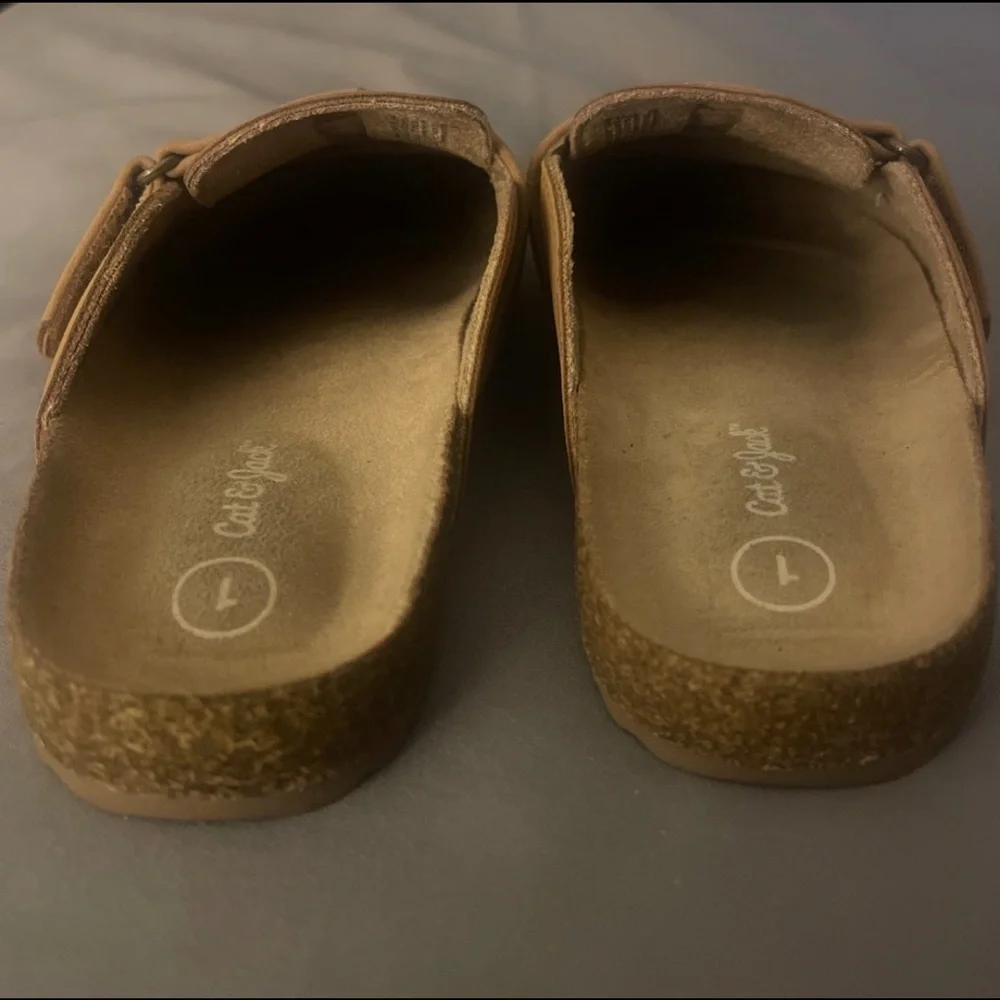 Cat & Jack Tan Slip-On Clogs size 1 Unisex